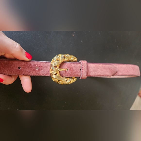 Vintage CROWN PACIFIC Red suede belt gold buckle. Size medium - Picture 3 of 7